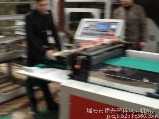 无纺布围裙制袋机图2