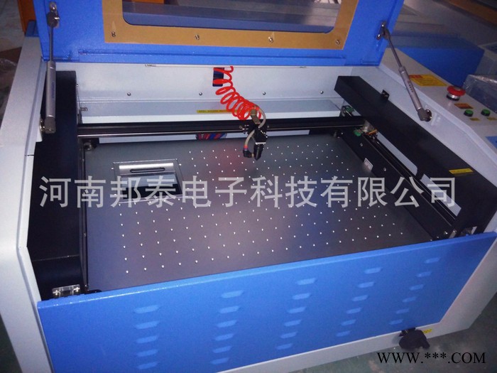 邦泰4060 木质标签雕刻机小型皮革竹简酒瓶水晶奖杯激光雕刻机图2