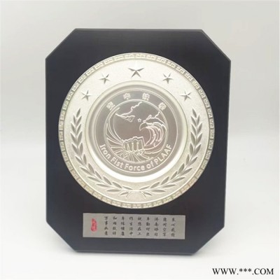 金属合金盾形奖牌定做 木托奖牌纪念品摆件制作
