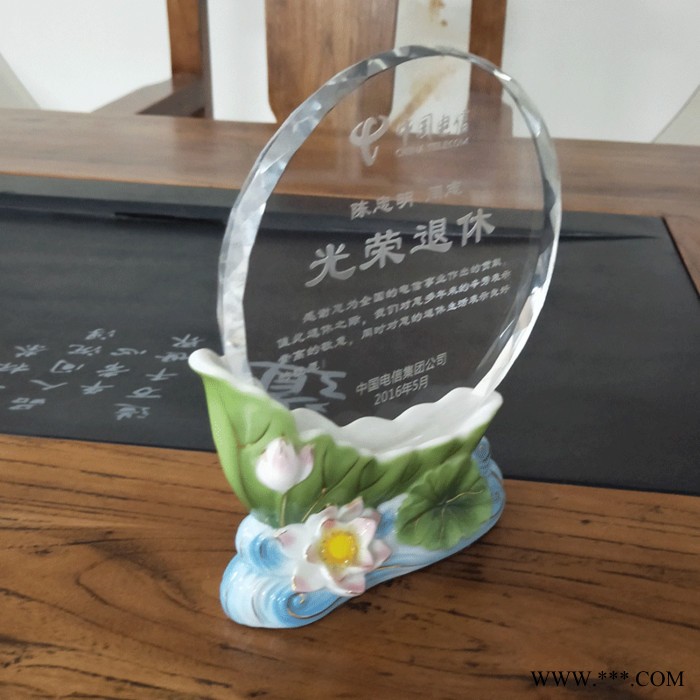 退休纪念牌图片干部离休纪念品林业局老员工退休纪念水晶奖牌定制图3