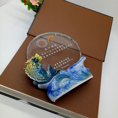 退休纪念牌图片干部离休纪念品林业局老员工退休纪念水晶奖牌定制