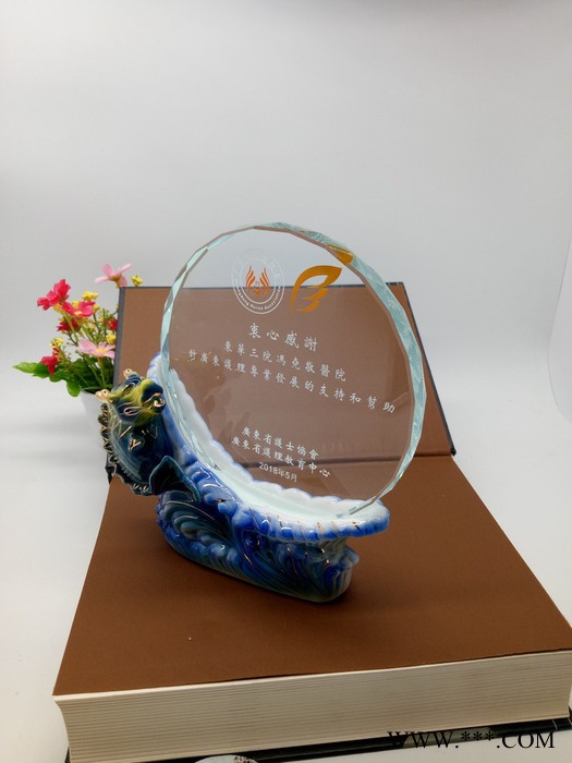 退休纪念牌图片干部离休纪念品林业局老员工退休纪念水晶奖牌定制图5