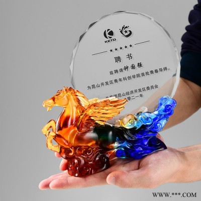 潍坊供应退休纪念品定制，琉璃摆件航空公司退休老职工纪念奖牌文物局荣休纪念品