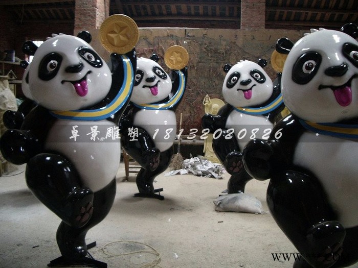拿奖牌的卡通熊猫雕塑 玻璃钢卡通动物雕塑图1