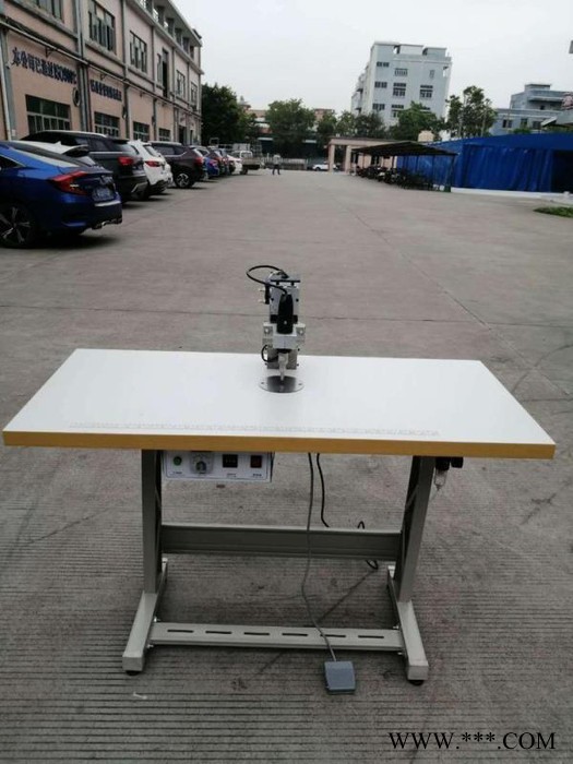 民用口罩机 一次性无纺布防护口罩设备  口罩机厂家图6