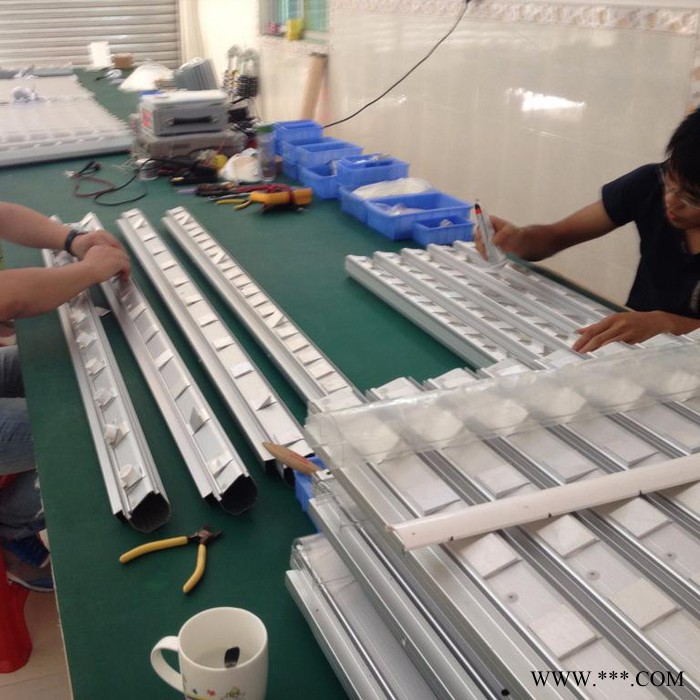 直销 LED广告灯  25W太阳能广告灯 微光路灯 一体化智能路灯 单立柱照明 广告牌照明图5