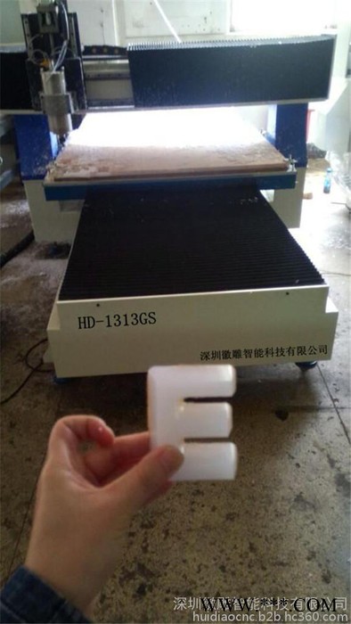 亚克力迷你字雕刻机制造商、亚克力字雕刻机价格、水晶字雕刻机供应图1