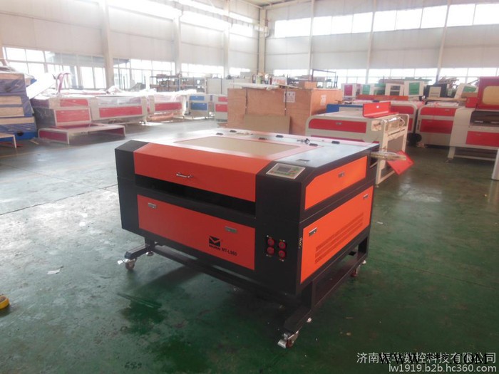 激光雕刻机/亚克力加工/广告/皮具服饰加工/玻璃加工/金属加工图3