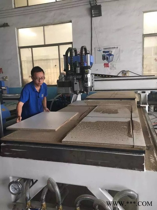 山东板式家具雕刻机，橱柜门加工中心，济宁、德州木工雕刻机图2