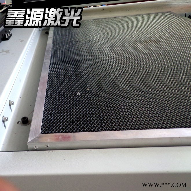 鑫源960型工艺品激光雕刻机/激光切割机聊城激光雕刻机厂家图2
