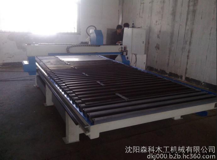 沈阳铝板雕刻机好机器请找沈阳雕刻业盛品牌铝板雕刻机