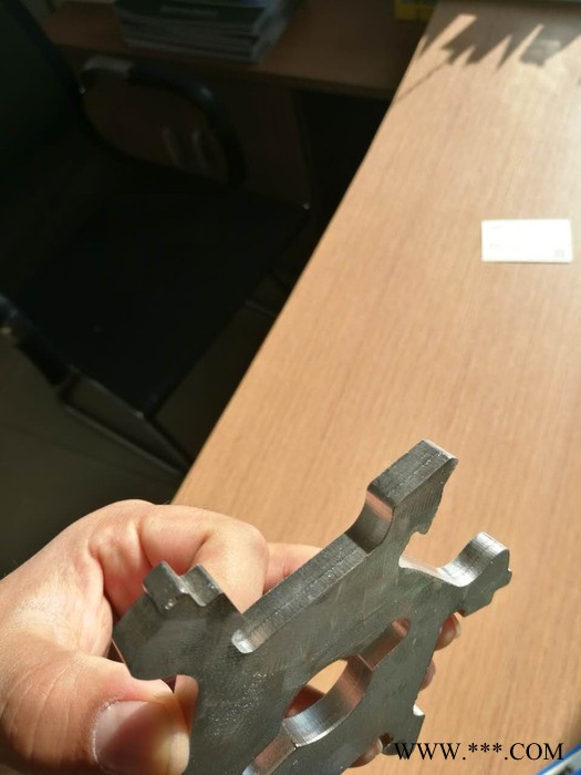 科瑞特激光CLC-B-6025台面大型光纤激光切割机，青岛光纤激光切割机现货发售图4