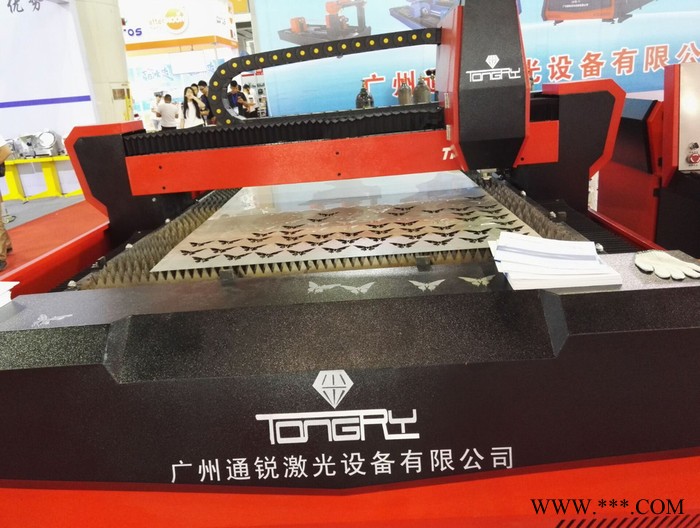 金属激光切割机TR-C4000W-3015激光切割机采用龙门式双驱双控和齿轮齿条传动图4