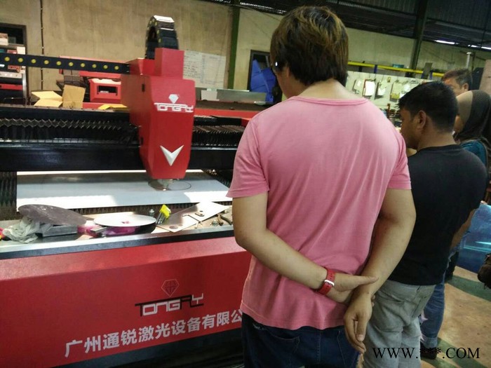 激光切管板一体切割机 通锐激光 TR-700W-3015光纤激光切割机采用龙门式双驱双控和齿轮齿条传动图3