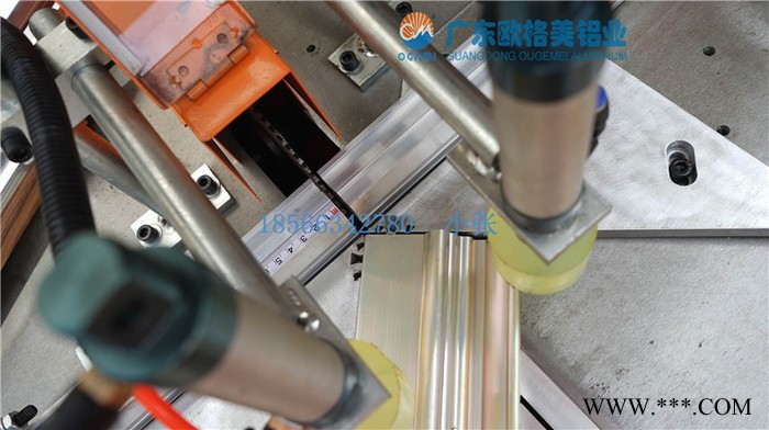 欧格美大三角模具切割机切割机 多功能型材切割机45度90度切割机广告灯箱门窗鱼缸铝合金切角机