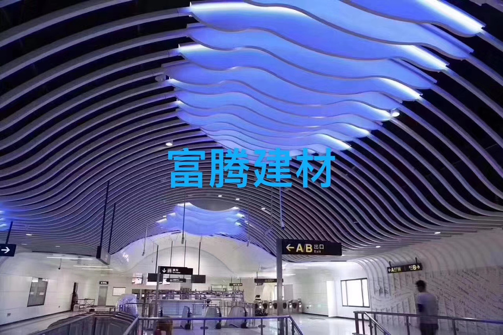 铝方管密度铝型材切割机木纹铝方管厂家福建省福州市