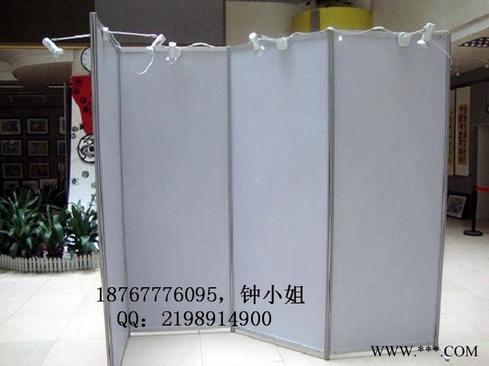 精彩展会就用华艺八棱柱展板 双面白色木塑板 一字摆放+铁板底座八棱柱书画屏风展板图3