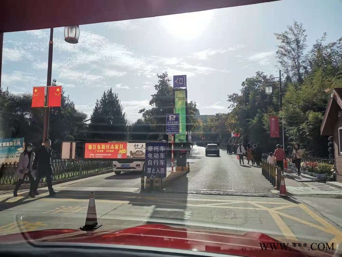 西安智能道闸厂家批发 奥特FD型灯箱道闸 板面铝型材 坚固耐用 适用于停车场 居民小区 物流园等需控制车辆进出的场所图3