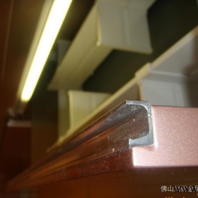 大量 橱柜拉手及铝型材等