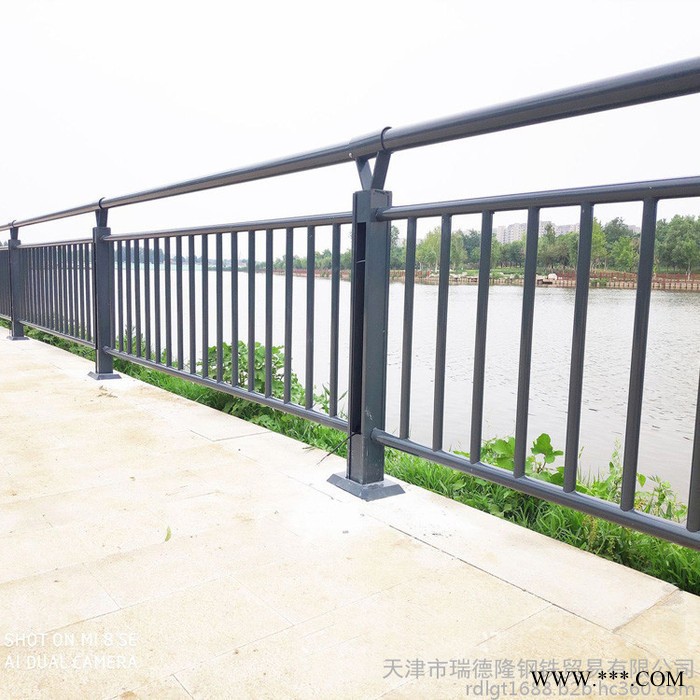 LED灯护栏 防撞立柱 护栏灯管 咨询电话 天津瑞德隆图3
