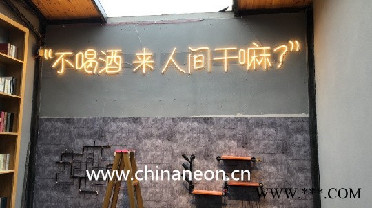 霓虹灯专业制作工厂-京之光，承接霓虹灯标识工程，霓虹灯字母字制作图2