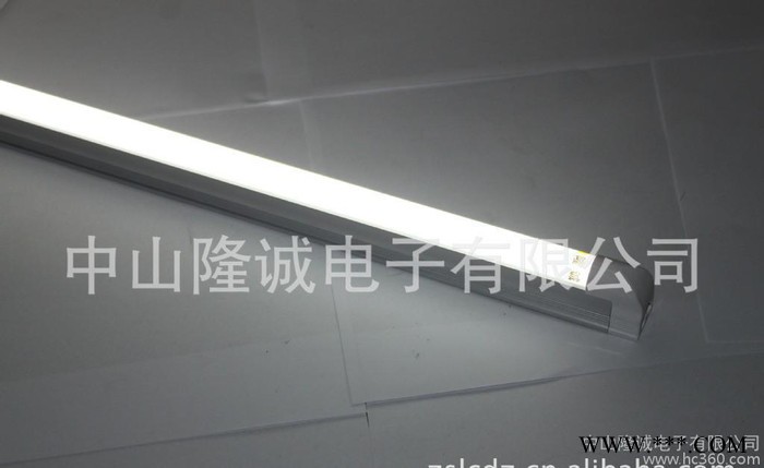 直销LED灯管 T5一体灯管 1.2米 11W 2835贴片图2