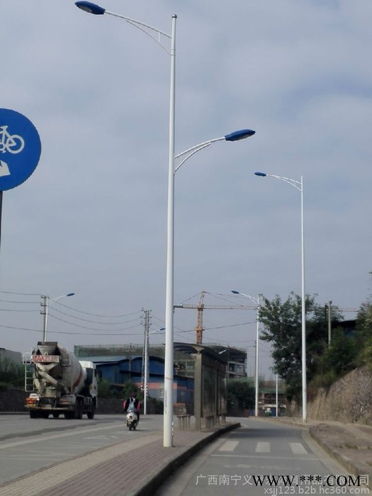 百色道路灯杆批发  6米7.5米8.0米照明灯光  厂家批发图2