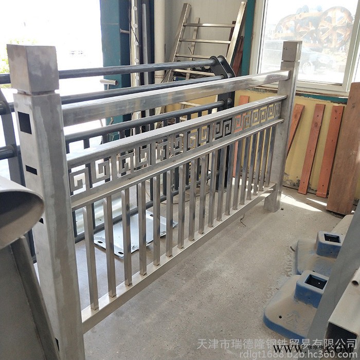 公路道路护栏 201碳素钢复合管河道栏杆 道路灯光护栏 工程预算 天津瑞德隆图4