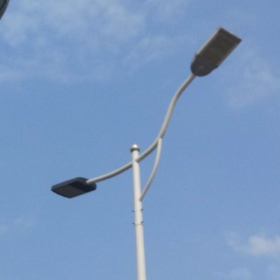 河南郑州路灯厂家价格低太阳能led道路灯节能乡村路灯杆市政道路灯30W批发