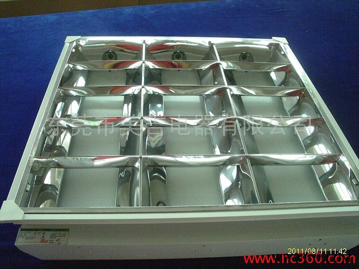 供应T8格栅灯盘 嵌入式暗装T8灯盘 LED支架灯盘 3x36W 铁质亮光 灯盘图1