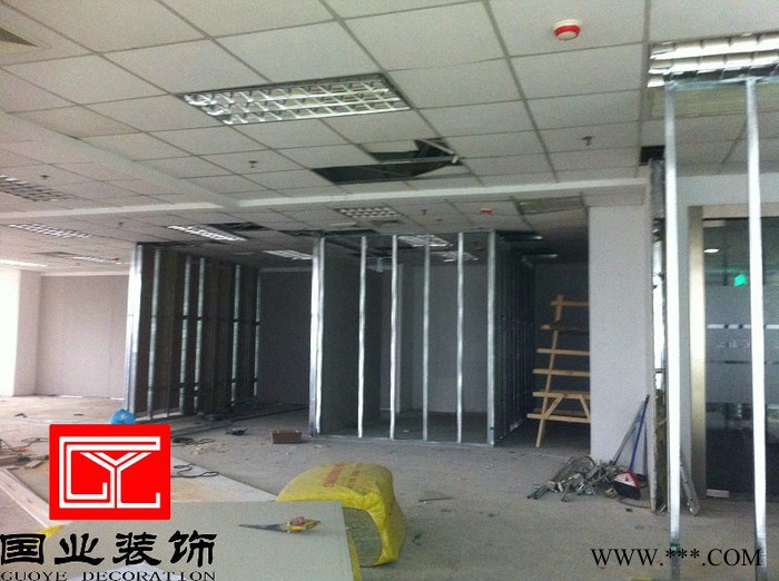上海浦东厂房装修公司，工厂厂房照明灯安装，飞利浦格栅灯安装图2