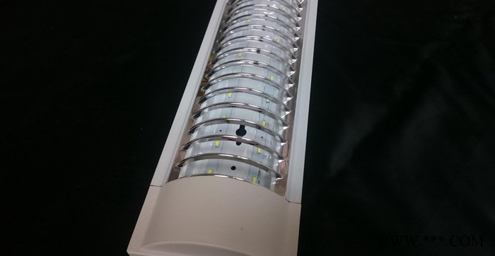 佛山市顺德富邦照明电器厂 LED超薄2*16W格栅灯图1