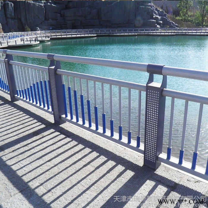 木纹景观护栏 河道景观灯光栏杆 河道灯光立柱 材质 天津瑞德隆图5