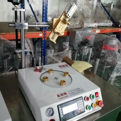 高金浩001深圳圆形节能灯点胶机 球泡灯自动点胶机器人灯具点胶机