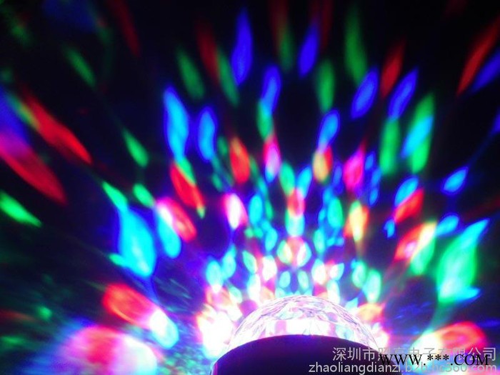 15 七彩旋转灯泡 迷你激光灯 飞碟灯 新款频闪灯 户外投光灯 小灯泡 帕灯 舞台灯图5