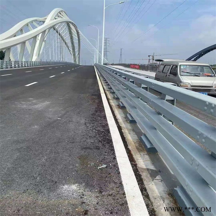 防撞护栏厂家 桥梁灯光护栏 景观灯管栏杆 道路两侧隔离栏杆图7