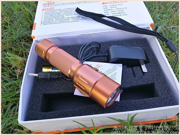 小太阳 LED强光手电筒超亮远射5000可充电强光手电筒可充电超亮远射特种兵氙气灯1000W防水打猎多功能迷你图3