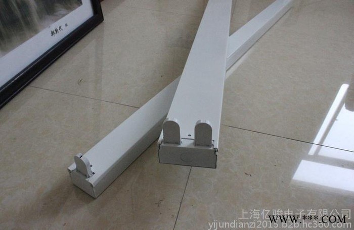亿骏电子单支荧光灯支架1x36w厂家批发灯具0.5厚度特价促销中