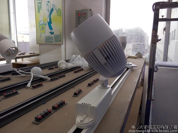 **led轨道灯  可调角度轨道灯 led射灯 服装店照明灯led节能灯图2