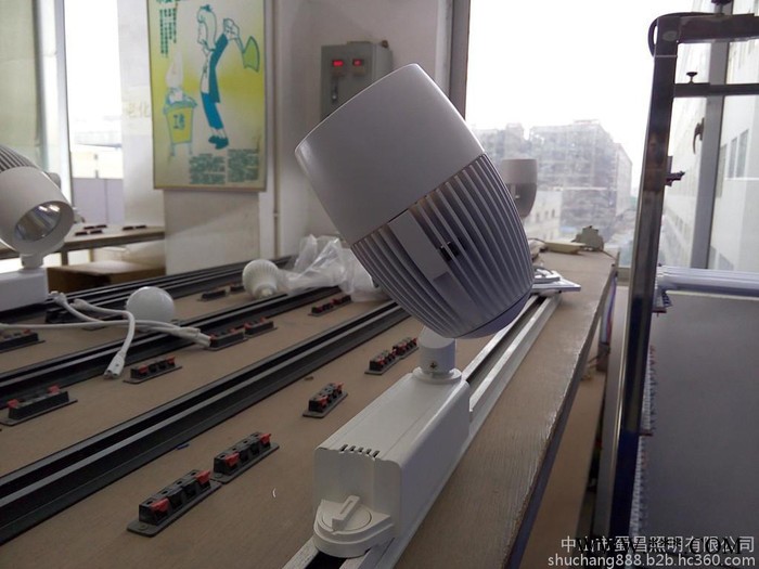 **led轨道灯  可调角度轨道灯 led射灯 服装店照明灯led节能灯图1
