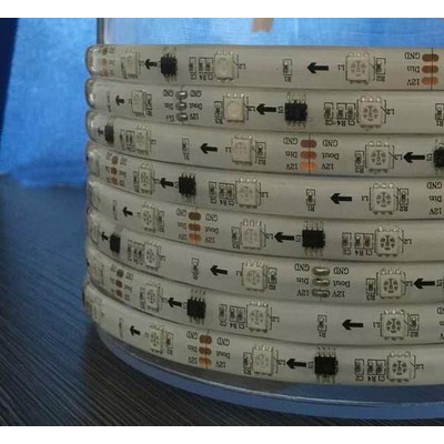 10段30灯跑马灯条 WS2811IC 5050RGB自带控制器5米一卷 滴胶产品