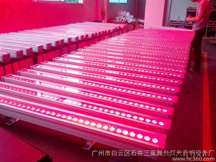 专业舞台灯光  舞台灯光厂光束灯 婚庆灯光厂家 全彩洗墙灯 24颗LED洗墙灯 LED染色灯 LEDPAR灯 LED射灯