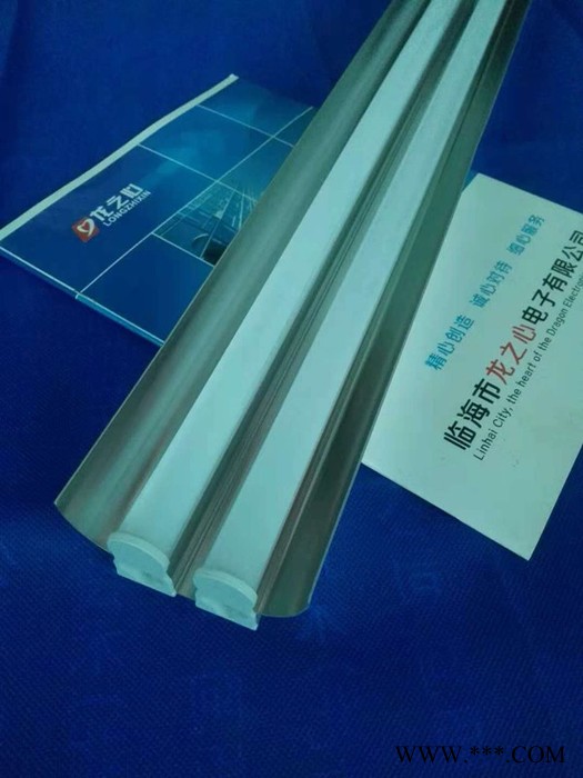 龙之心灯具T5LED一体化双管支架灯 自带开关led反光罩 工厂流水线柜台 节能环保 LED日光灯 T5LY209图2