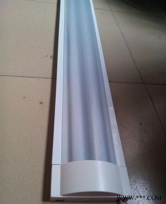 低价销售T8LED日光灯双管防尘防雾支架灯 LED布线成品图2