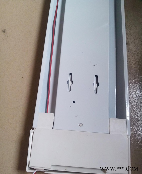 低价销售T8LED日光灯双管防尘防雾支架灯 LED布线成品