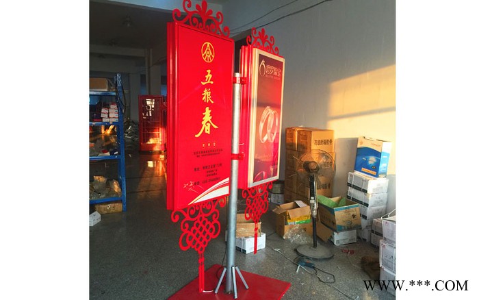 厂家供应滚动灯箱 旭展 指路牌制作太阳能广告灯箱图3