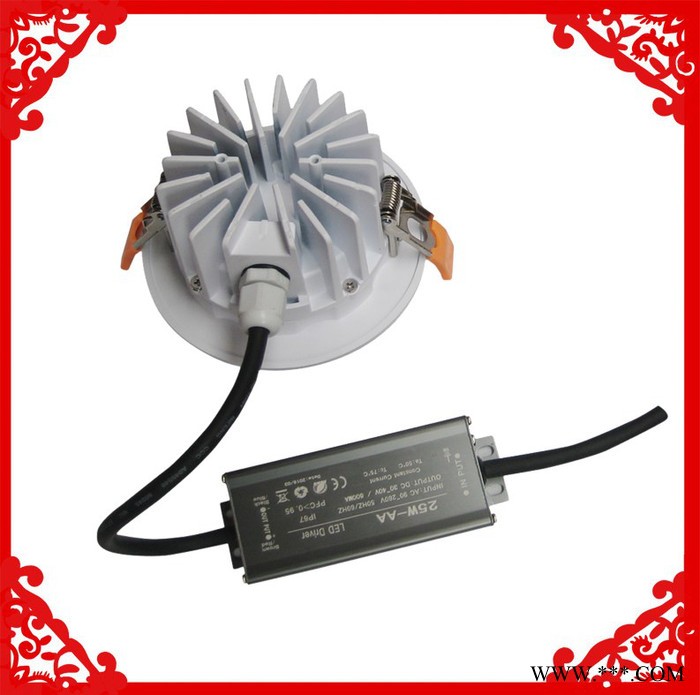 SMD贴片2835灯珠6寸8寸浴室LED天花防水30W40W压铸筒灯IP65防水灯图2