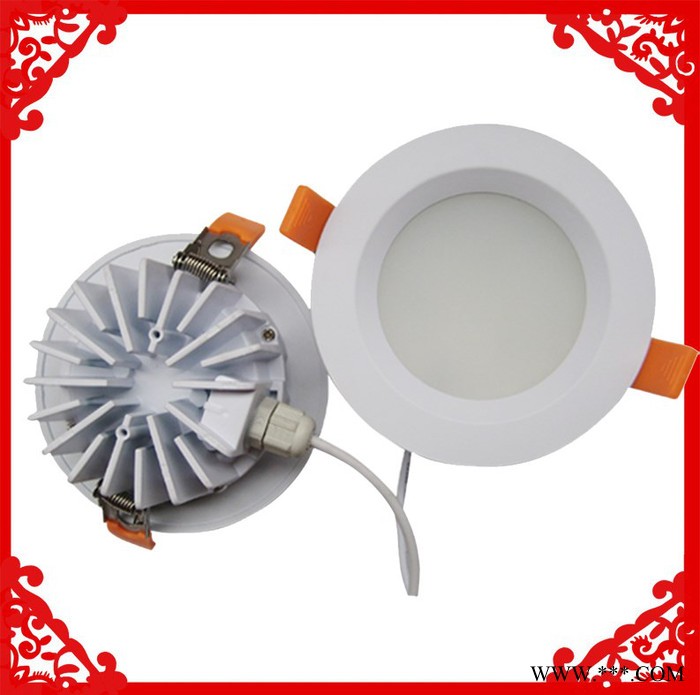 SMD贴片2835灯珠6寸8寸浴室LED天花防水30W40W压铸筒灯IP65防水灯图4