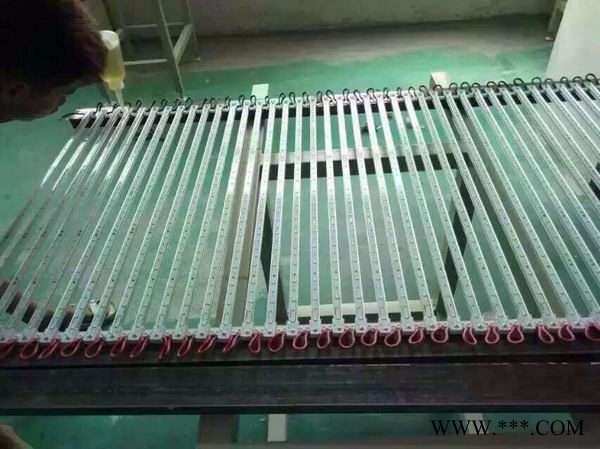 led拉布灯箱那家工艺好  滚动广告灯箱价格 灯箱专用IED光源的优势 蓝越光电图5