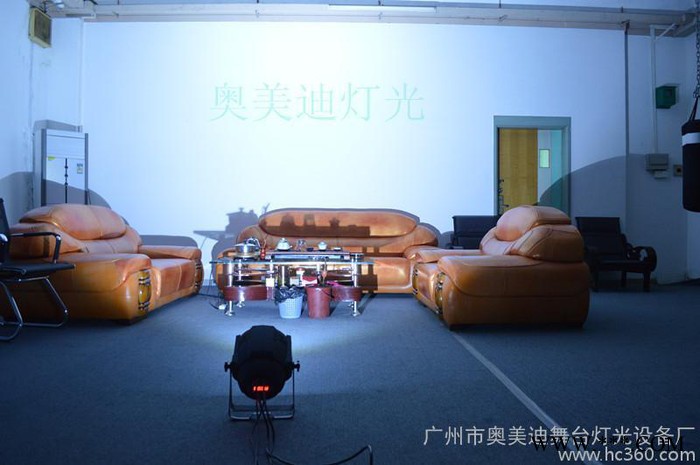 供应100WLED影视面光帕灯，带DMX，色温可调，替代传统1000W筒灯图2
